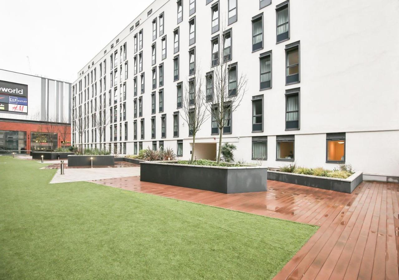 Sterling Court In Wembley London Kültér fotó