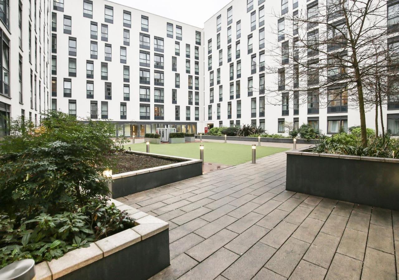 Sterling Court In Wembley London Kültér fotó